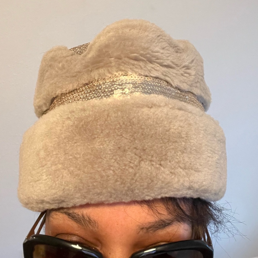 LIKE NEW!!! Ugg Australia Shearling Sequin Bucket Hat SILVER